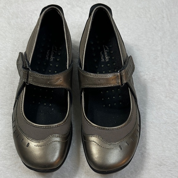 Clarks~Wave~Cruise Women's Size 7 Metallic Leather Comfort Mary Jane Shoes Flats - Picture 2 of 16